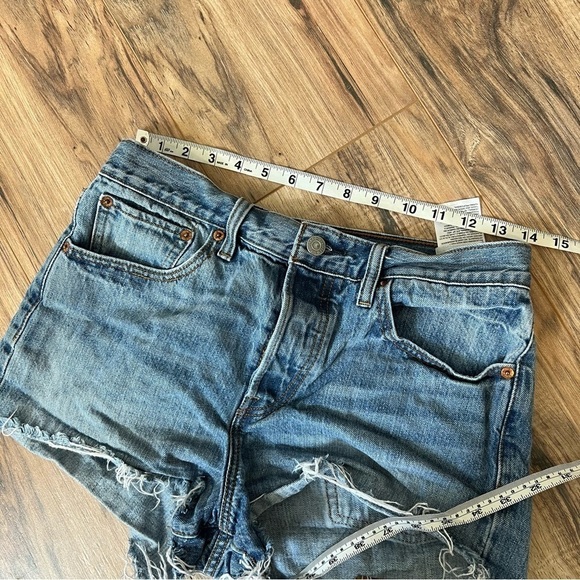 Levis High Rise Wedgie Short in Buena Vista Light - Picture 8 of 13